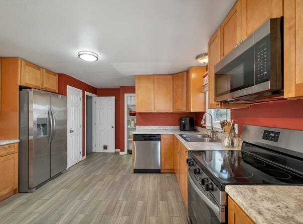52 Boulder Drive, Londonderry, NH 03053