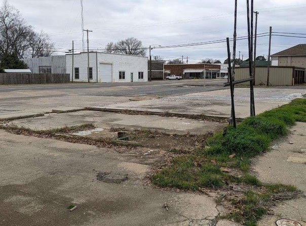 221 E Fordyce St, England, AR 72046