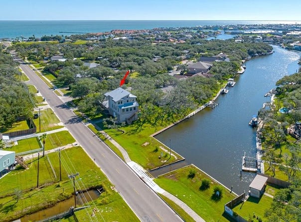 1901 Crescent Dr., ROCKPORT, TX 78382