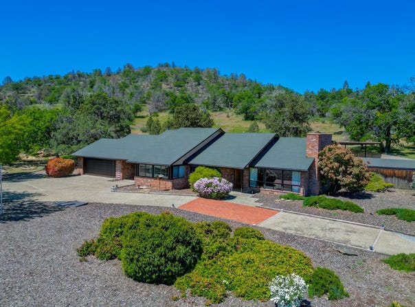 1815 Hill Cummins Ln, Yreka, CA 96097