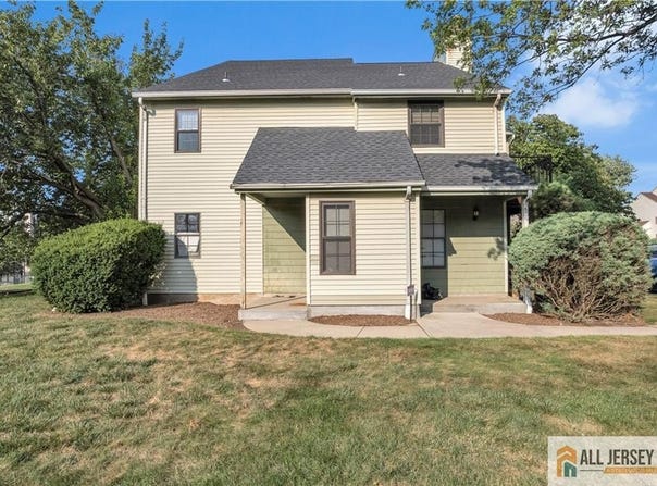 901 Woodbridge Commons Way, Iselin, NJ 08830