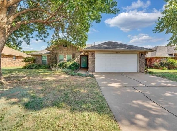 1105 Ruth Road, Altus, OK 73521