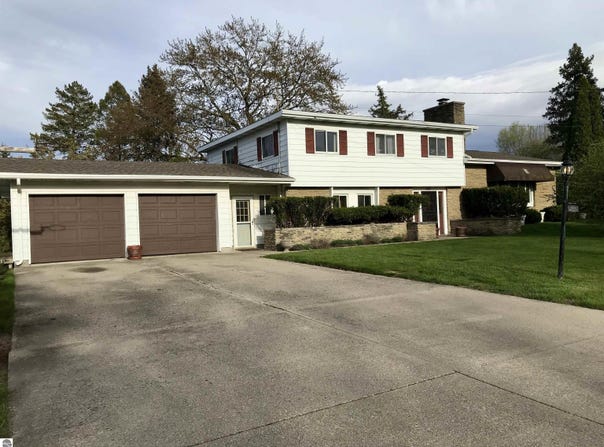 418 East Drive, Mt Pleasant, MI 48858