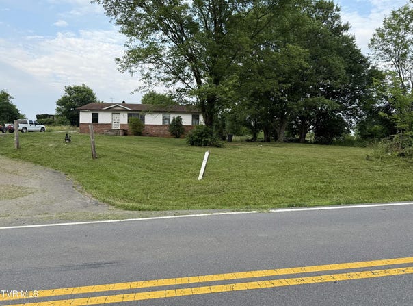 1433 Silver City Road, Whitesburg, TN 37891