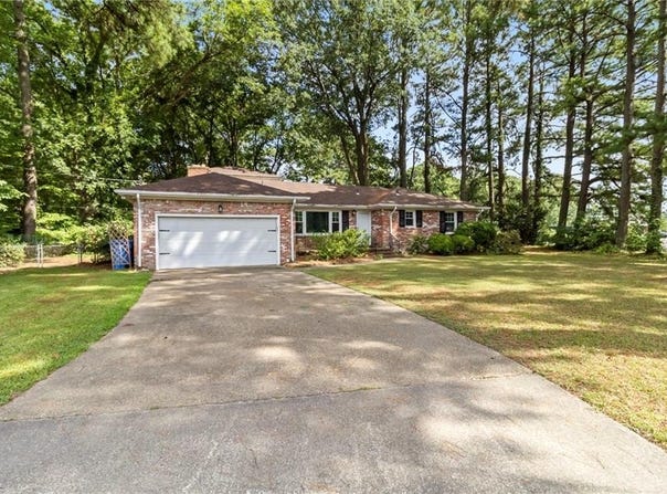 200 Essex Drive, Chesapeake, VA 23320
