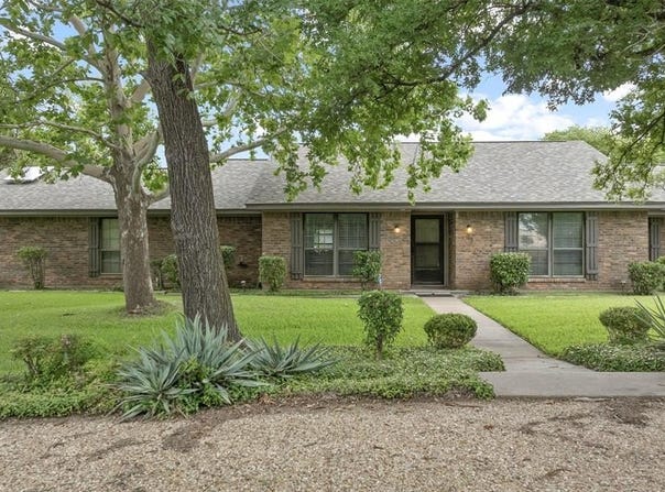 108 Carlin Road, Mansfield, TX 76063