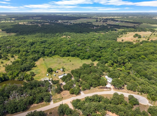 439 Slayden Drive, Sunset, TX 76270