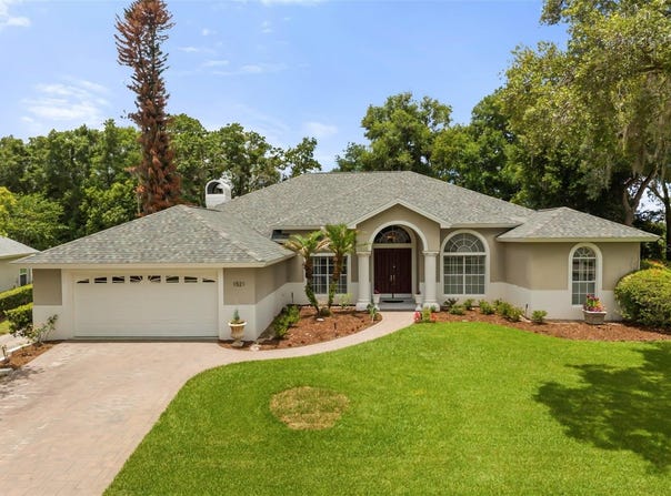 1521 EDGEWATER DRIVE, MOUNT DORA, FL 32757