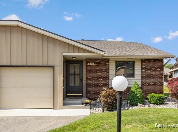 679 Waterview Court SW, Grandville, MI 49418