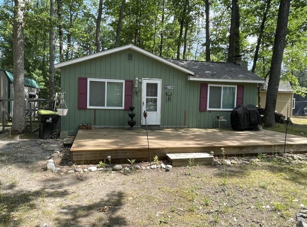 11052 W Higgins Lake Drive, Roscommon, MI 48653
