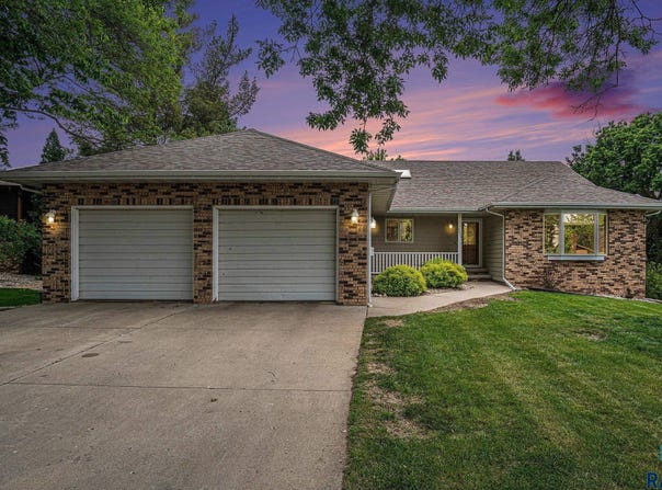 1024 N Josephine Ave, Madison, SD 57042