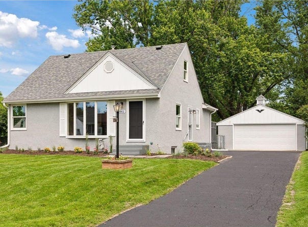 941 Lovell Avenue W, Roseville, MN 55113