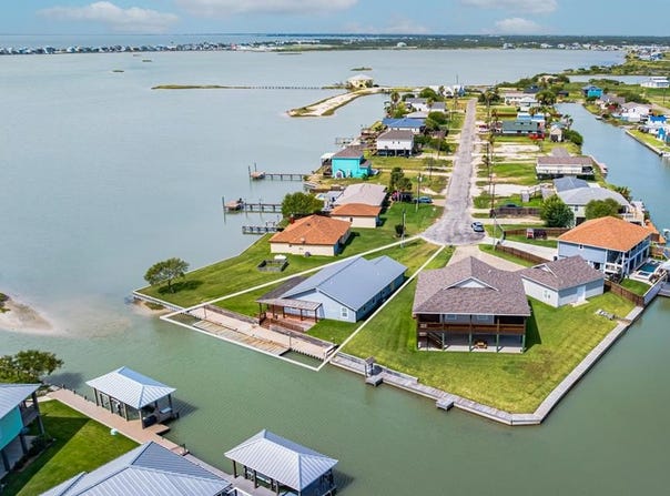 148 Lakeshore Drive, ROCKPORT, TX 78382