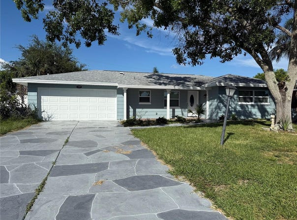 11889 WALKER AVENUE, SEMINOLE, FL 33772