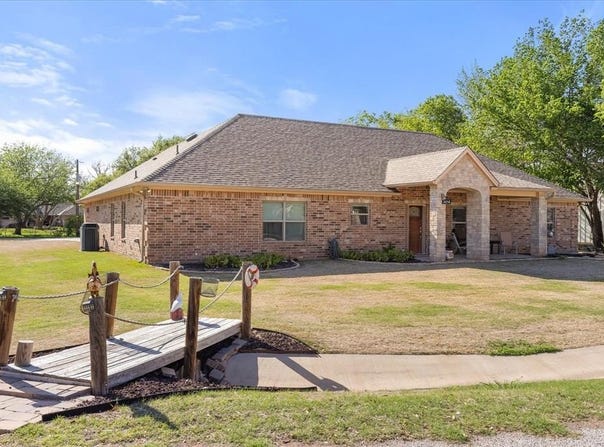 904 Janis Street, Granbury, TX 76049