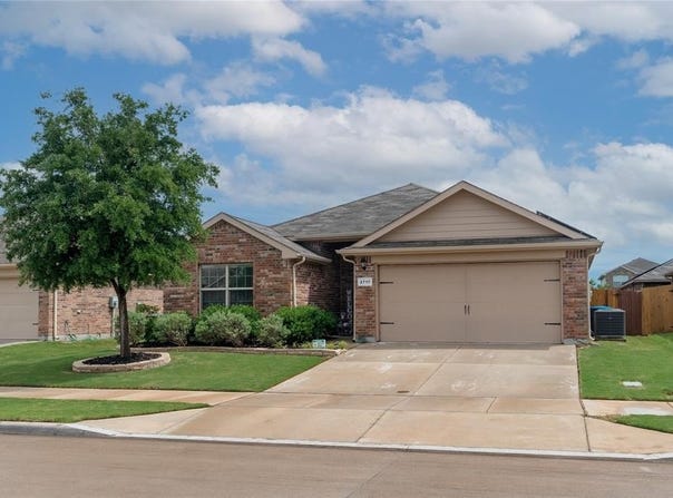 2717 Swift Creek Drive, Fort Worth, TX 76123