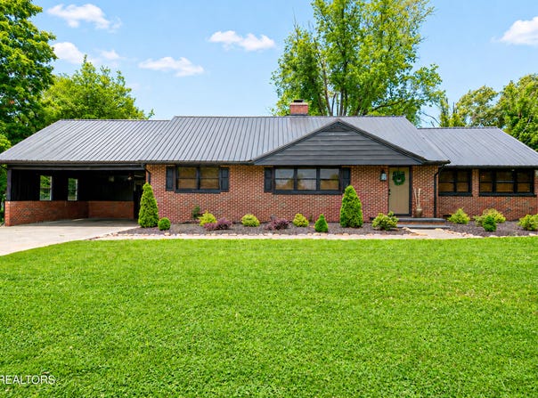 2003 Old Niles Ferry Rd, Maryville, TN 37803