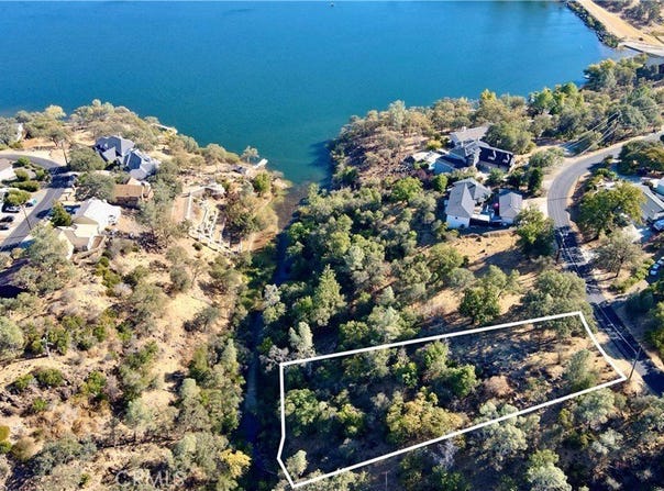 17005 Knollview, Hidden Valley Lake, CA 95467