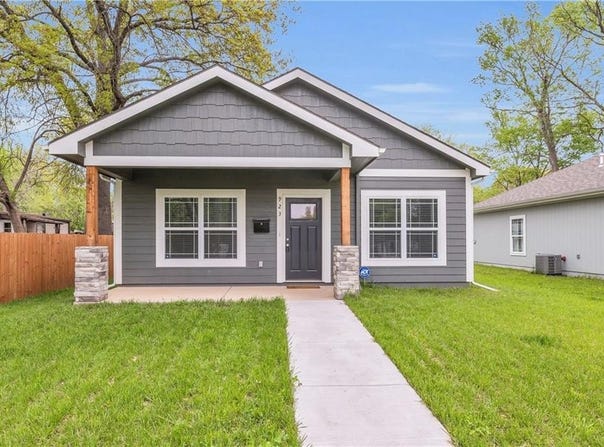 923 E 9th Street, Ottawa, KS 66067
