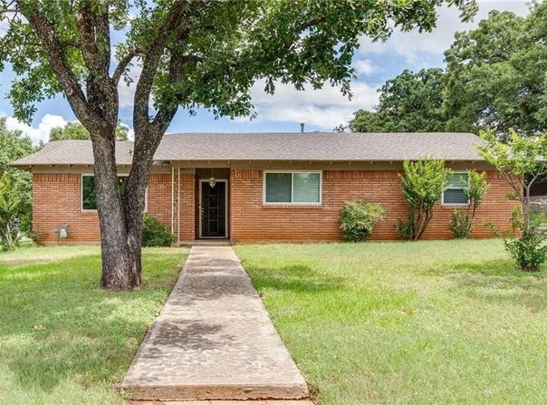 1200 Desiree Lane, Hurst, TX 76053