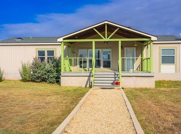 511 E Kroll Rd, Harper, TX 78631