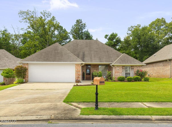 136 Greenfield Ridge Drive, Brandon, MS 39042