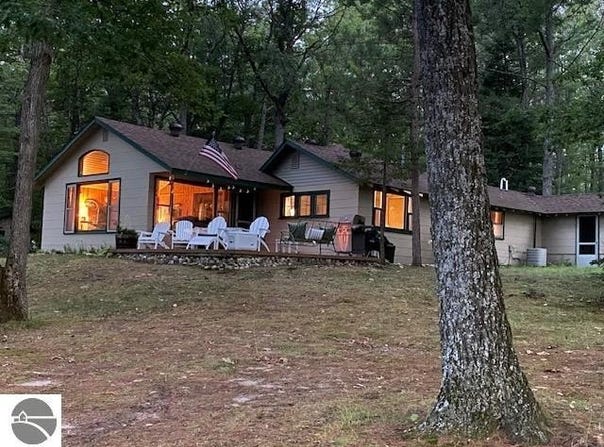 14786 Nuenfelt Road, Johannesburg, MI 49756
