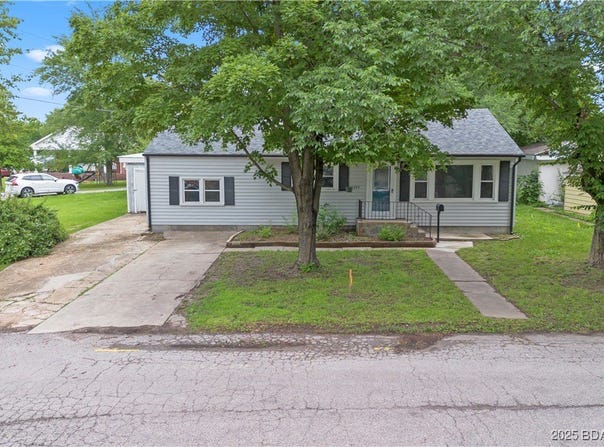 320 N. Chestnut Street, Eldon, MO 65026