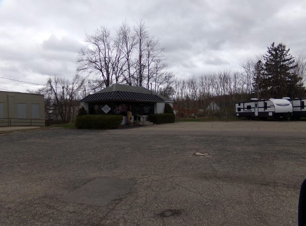 96 W Carleton Road, Hillsdale, MI 49242