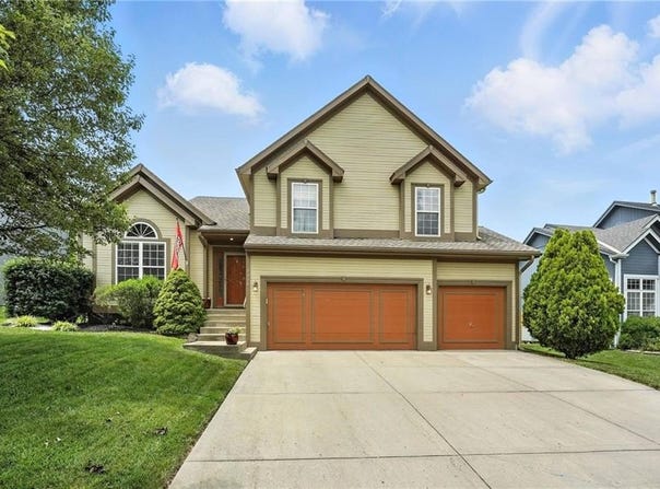 9018 N Hull Avenue, Kansas City, MO 64154