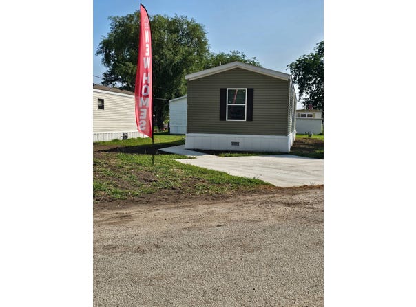 74 Slavik Ave, Pontiac, IL 61764