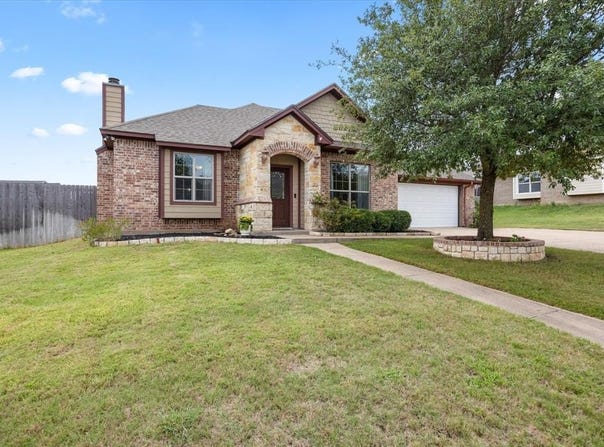 115 Camelot Street, Glen Rose, TX 76043