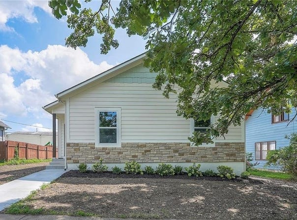 105 W Shawnee Street, Paola, KS 66071