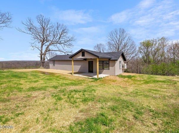 1554 Coopers Road, Pineville, MO 64856