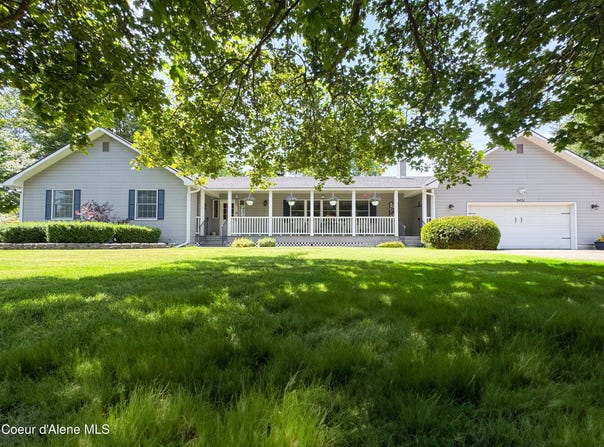 9451 N Chateaux Dr, Hayden, ID 83835