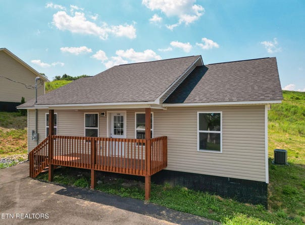 3288 Parker Blvd, Kodak, TN 37764