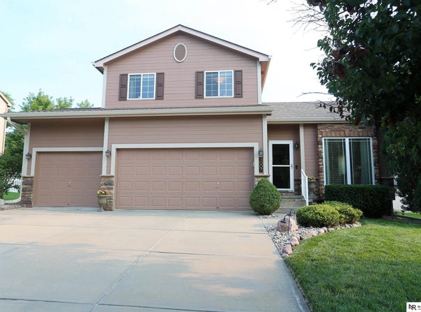 1007 Gold Coast Road, Papillion, NE 68046