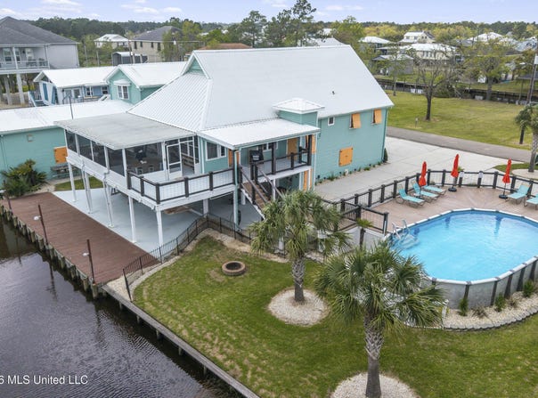 842 Deer Drive, Bay Saint Louis, MS 39520
