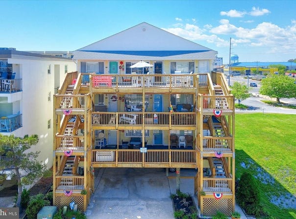 17 143RD ST #302, OCEAN CITY, MD 21842