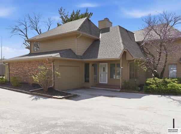 9630 Southby Plaza, Omaha, NE 68124