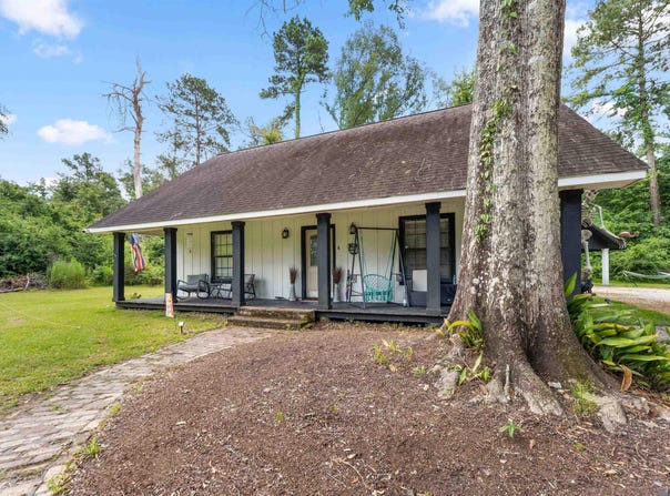 13680 Hartman Ln, Walker, LA 70785