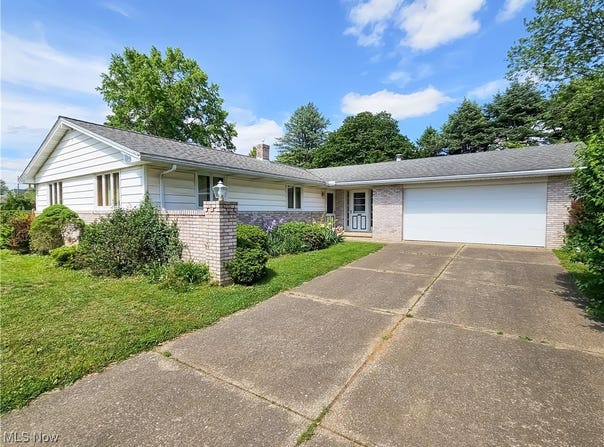 405 2nd Avenue SW, Beach City, OH 44608