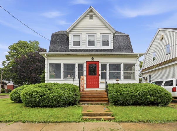 1044 MT VERNON Street, OSHKOSH, WI 54901-3856