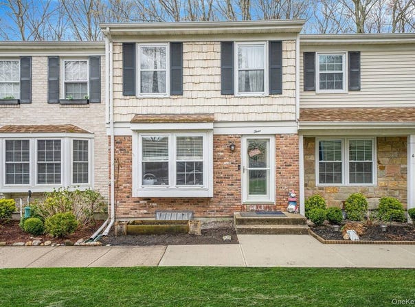3 Bartlett, Yaphank, NY 11980