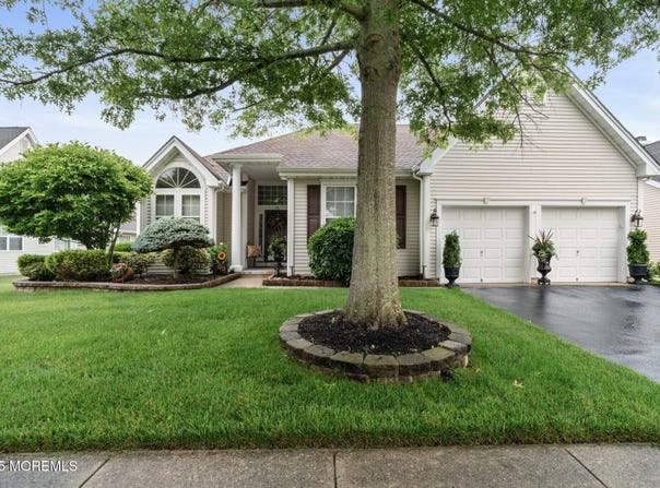 28 Jumping Brook Lane, Barnegat, NJ 08005