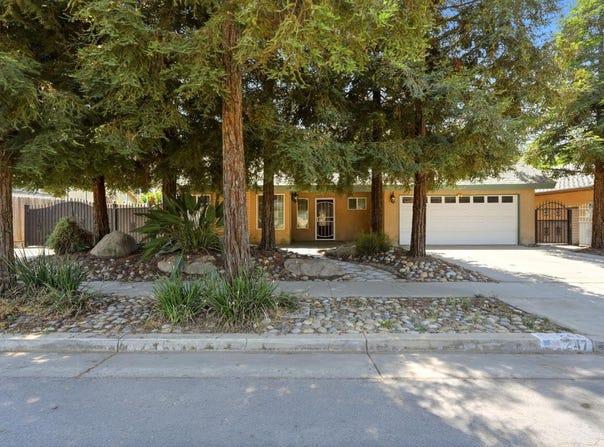 247 E Kennedy Avenue, Tulare, CA 93274