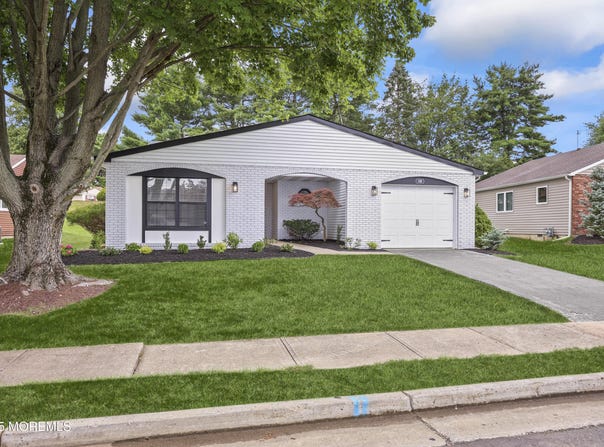 12 Weston Court, Marlboro, NJ 07746