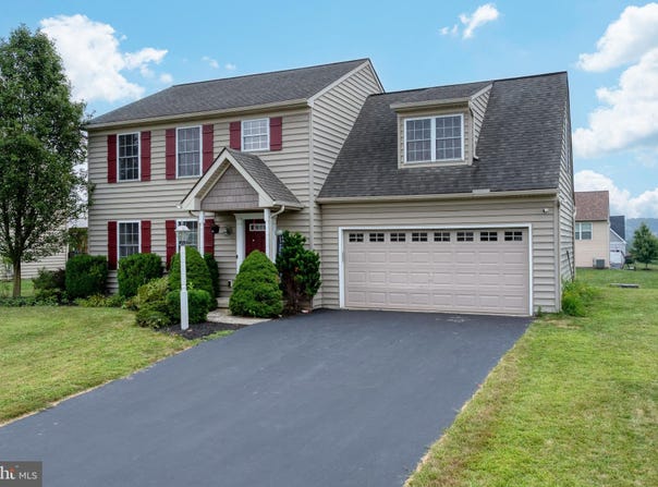 429 PEBBLE BEACH DRIVE, MOUNT WOLF, PA 17347