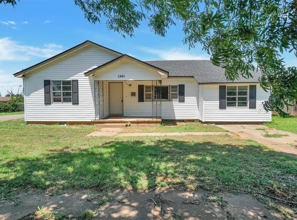 1301 N Crain Street, Altus, OK 73521