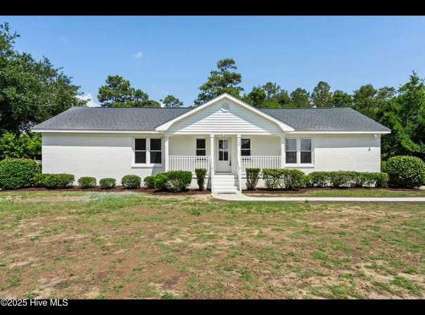 109 Inlet Court, Hampstead, NC 28443